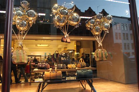 burberry visual merchandising